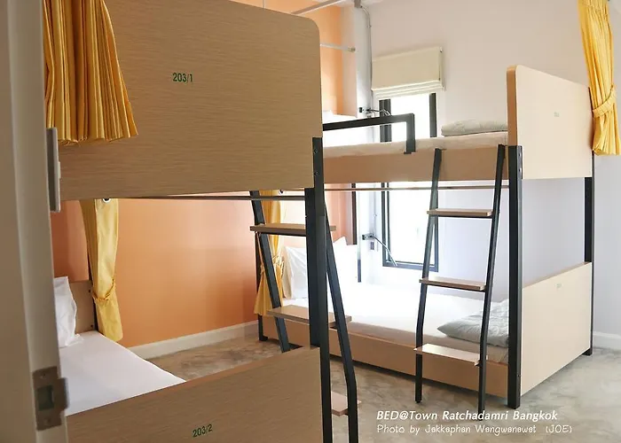 Hostal Bed@town *